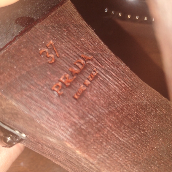 Black patent leather Prada t strap wooden pumps with semi pointed toes - Picture 8 of 15